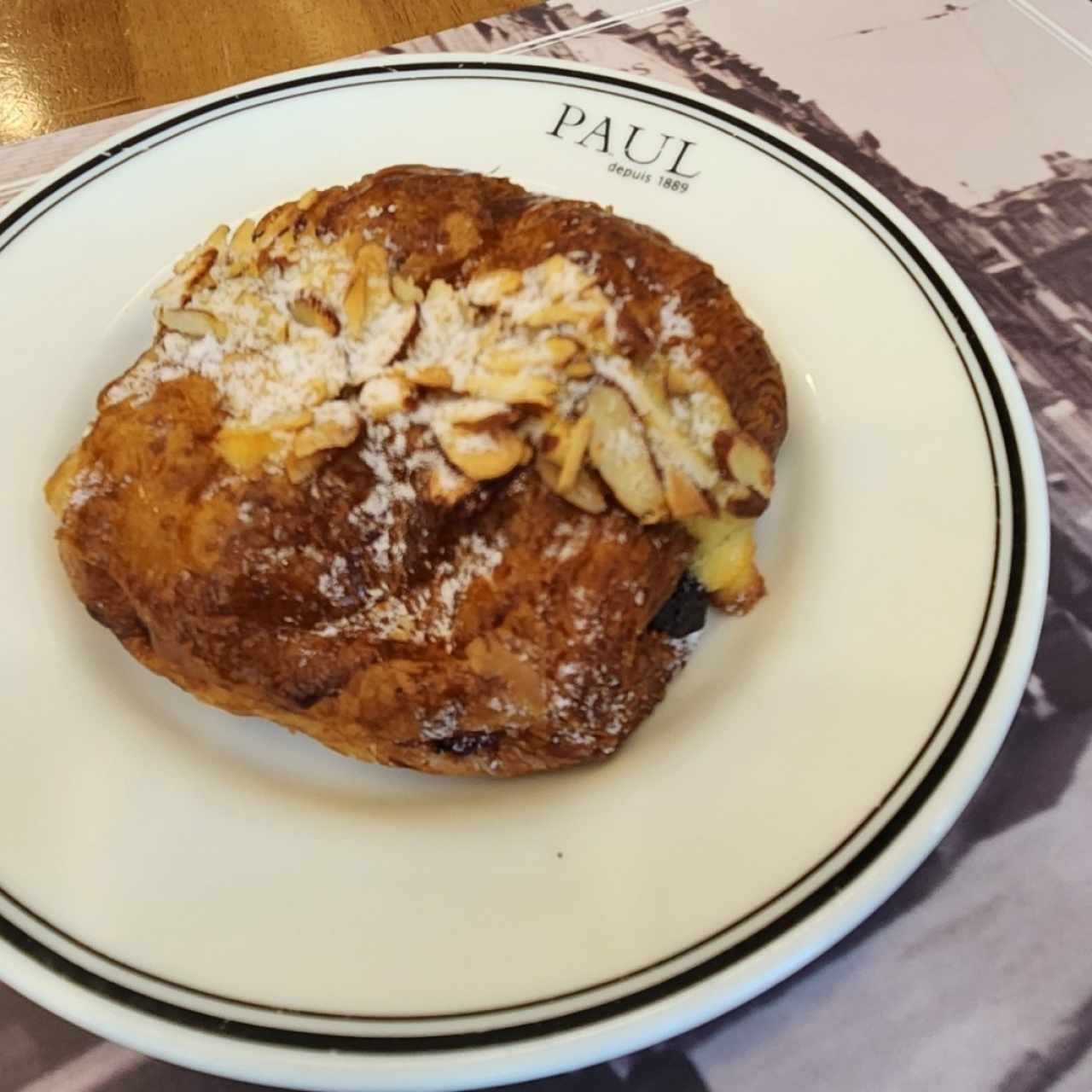 Pain au Chocolat et aux Amandes