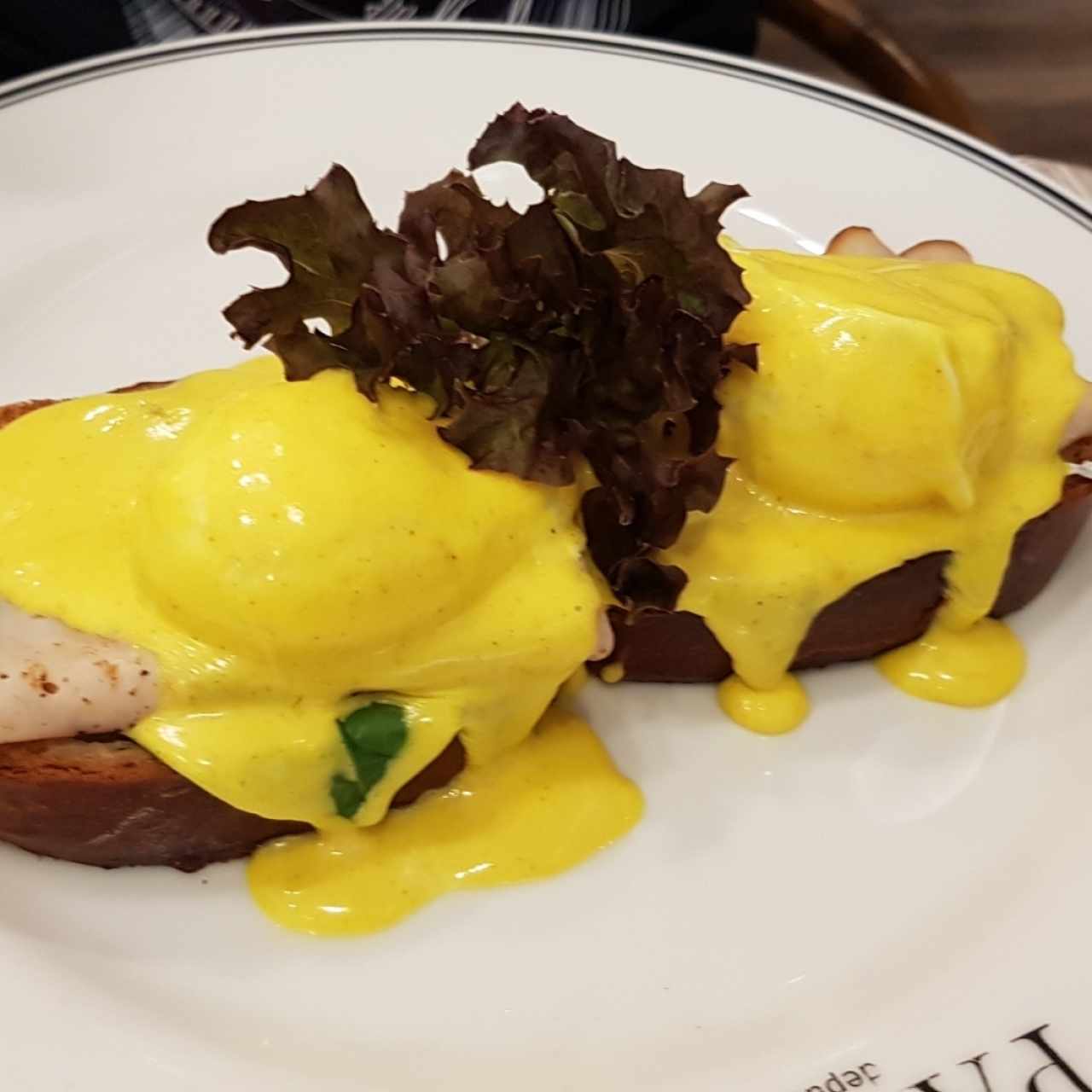 eggs Benedict 