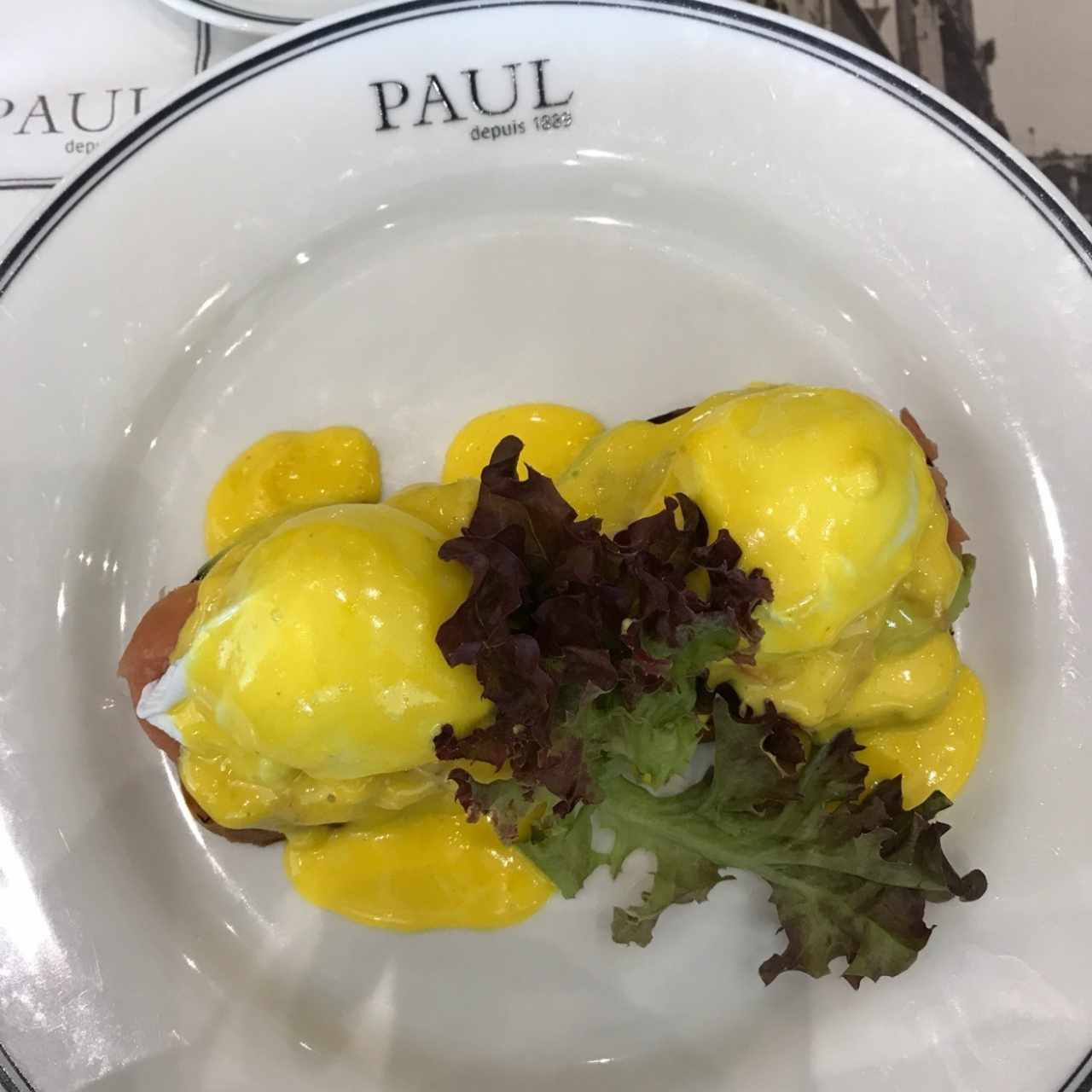 Huevos Benedict con Salmón