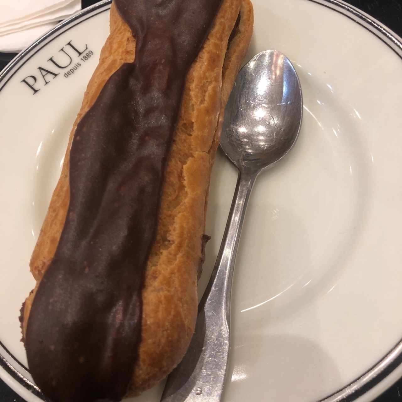 Éclair de chocolate