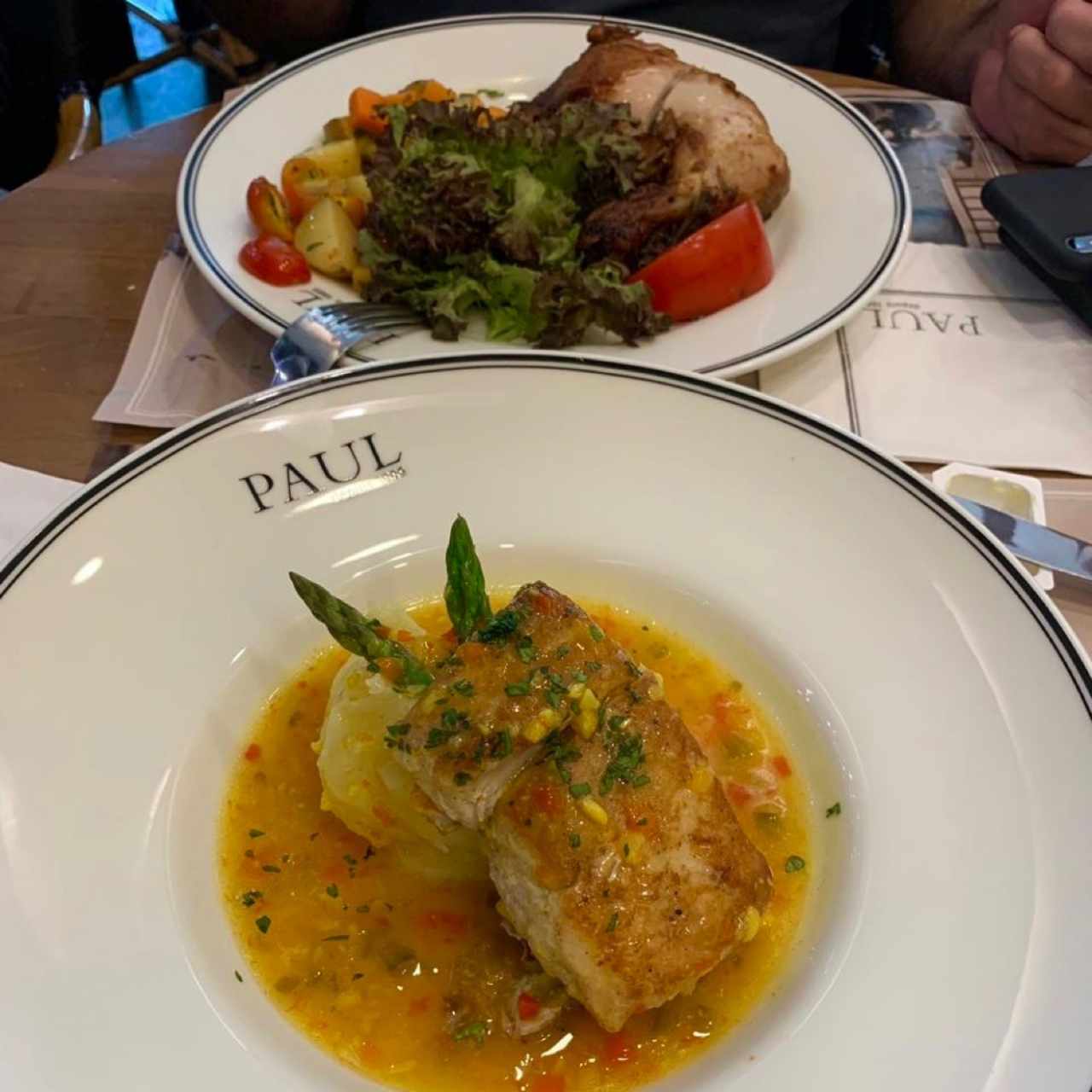 Filete de corvina a la plancha acompañado con pure de papa. Uff este lugar me encanta por dud opciones de desayuno, almuerzo y cena. 