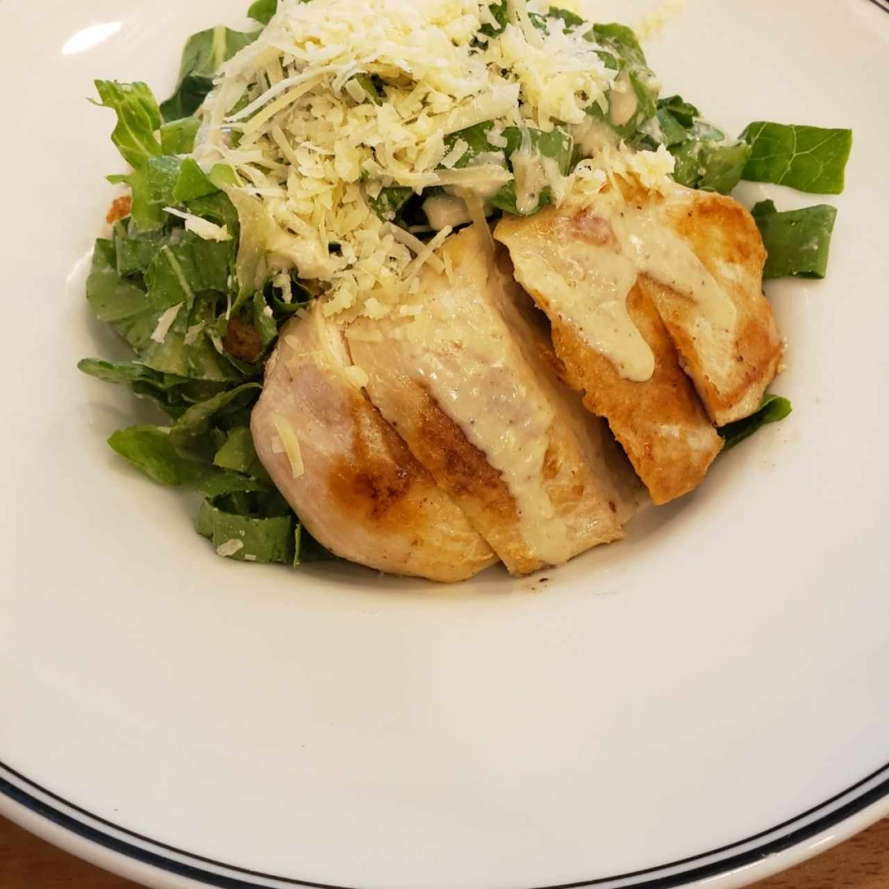 Ensalada César con pollo a la plancha