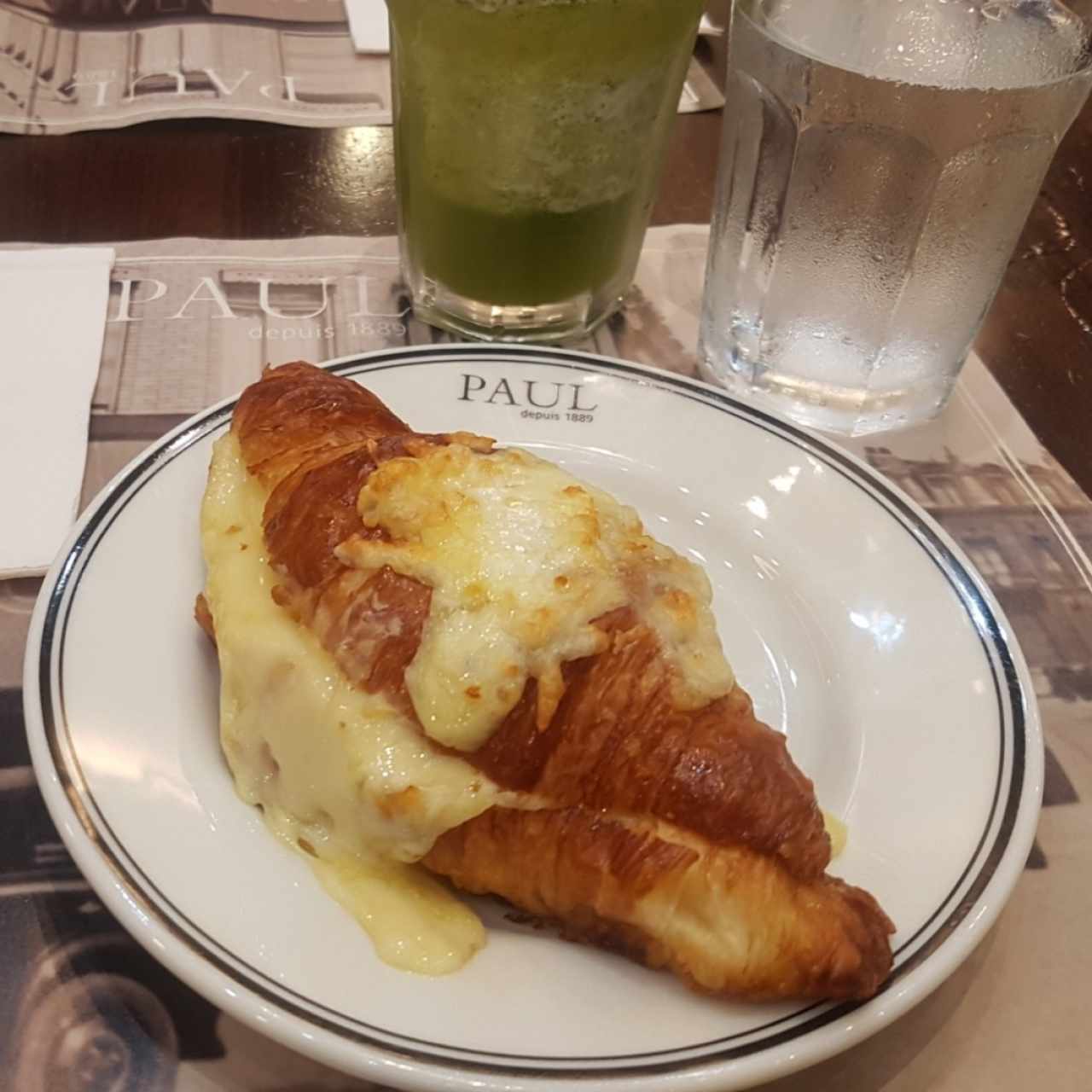 Croissant au fromage