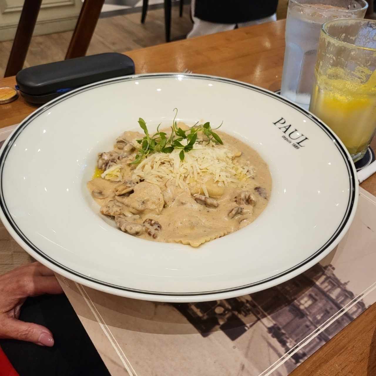 Raviolis con Hongos y Ricotta