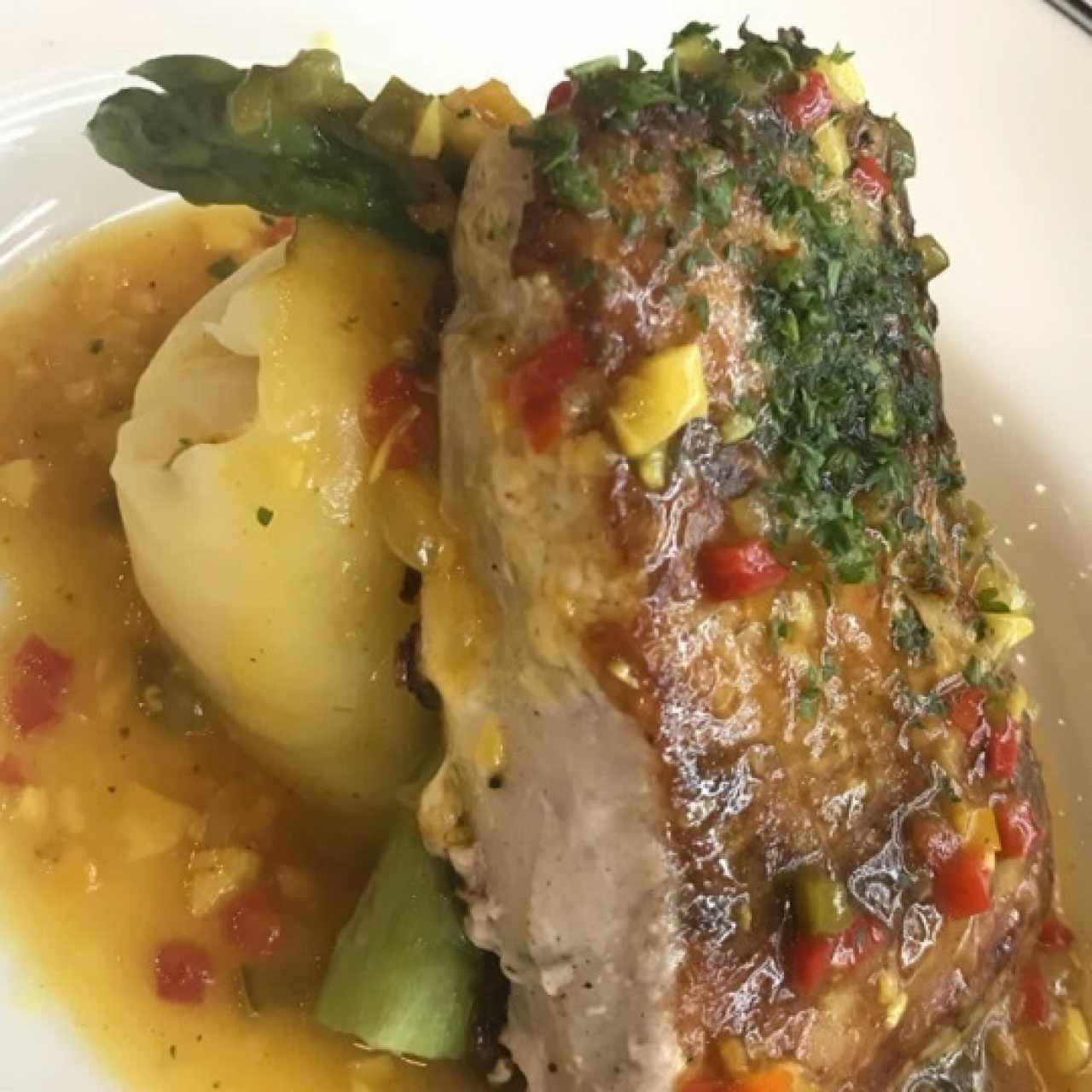 Filete de corvina al ajillo