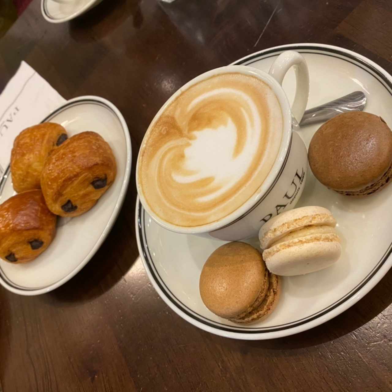 Cafe gourmand et chocolatine