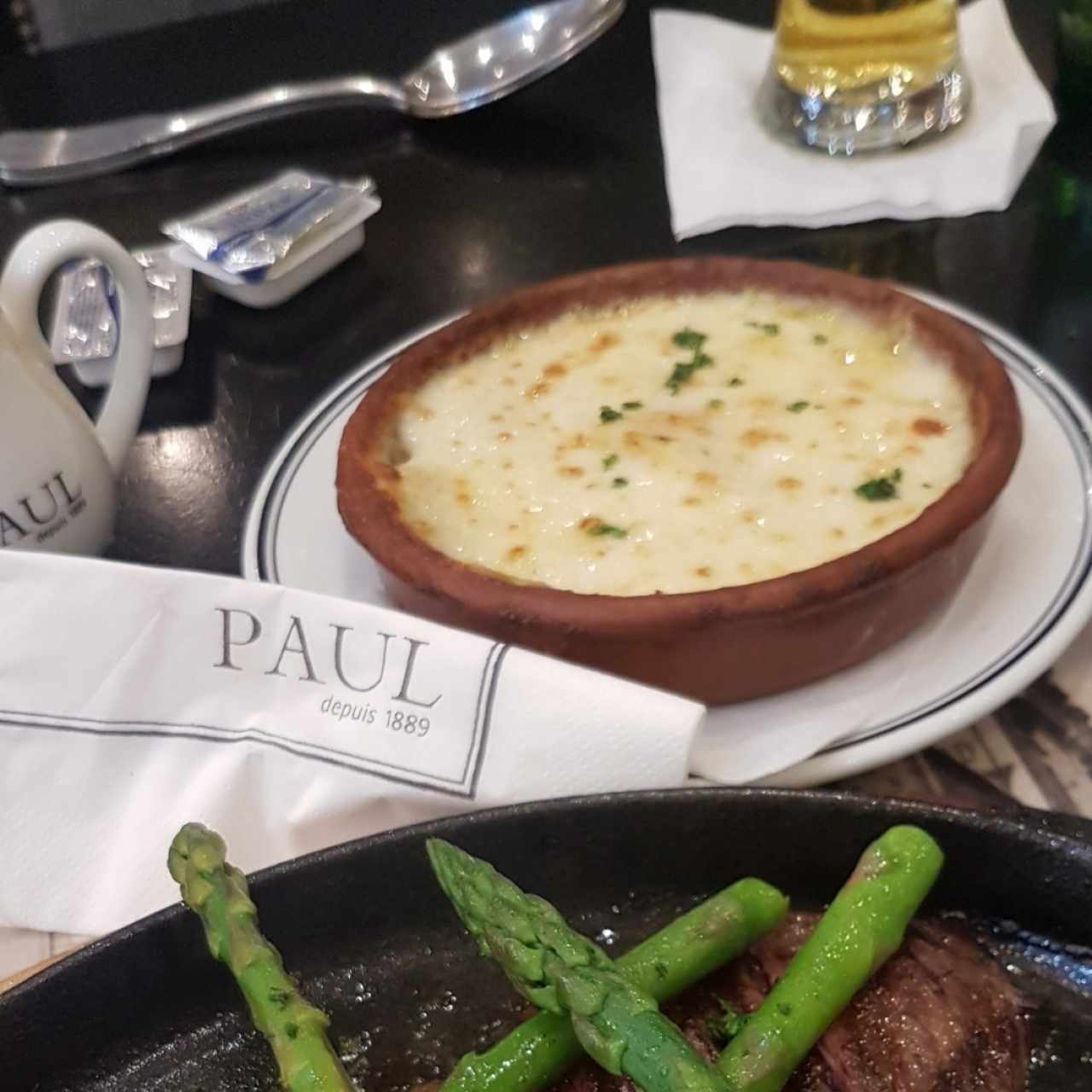 Acompañamiento de papas gratinadas