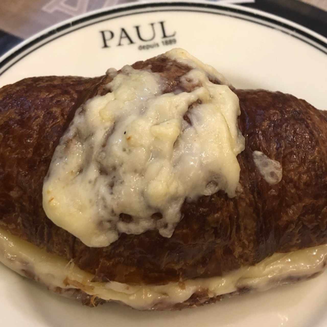 croissant the mozzarella