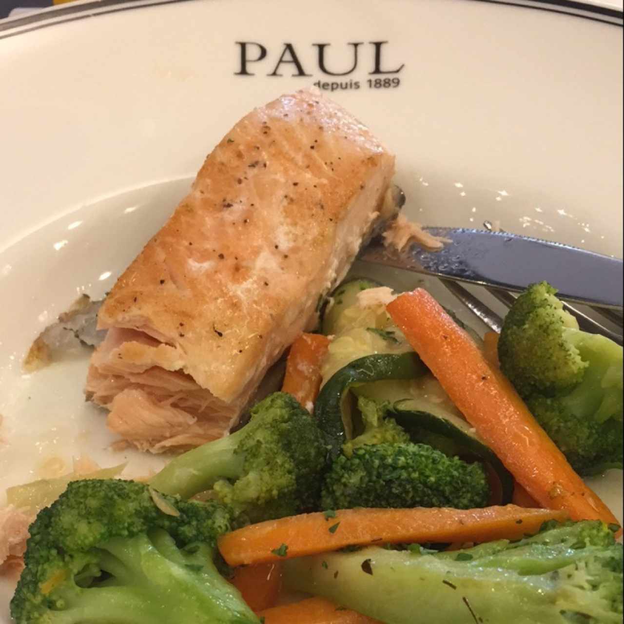 salmon con vegetales 