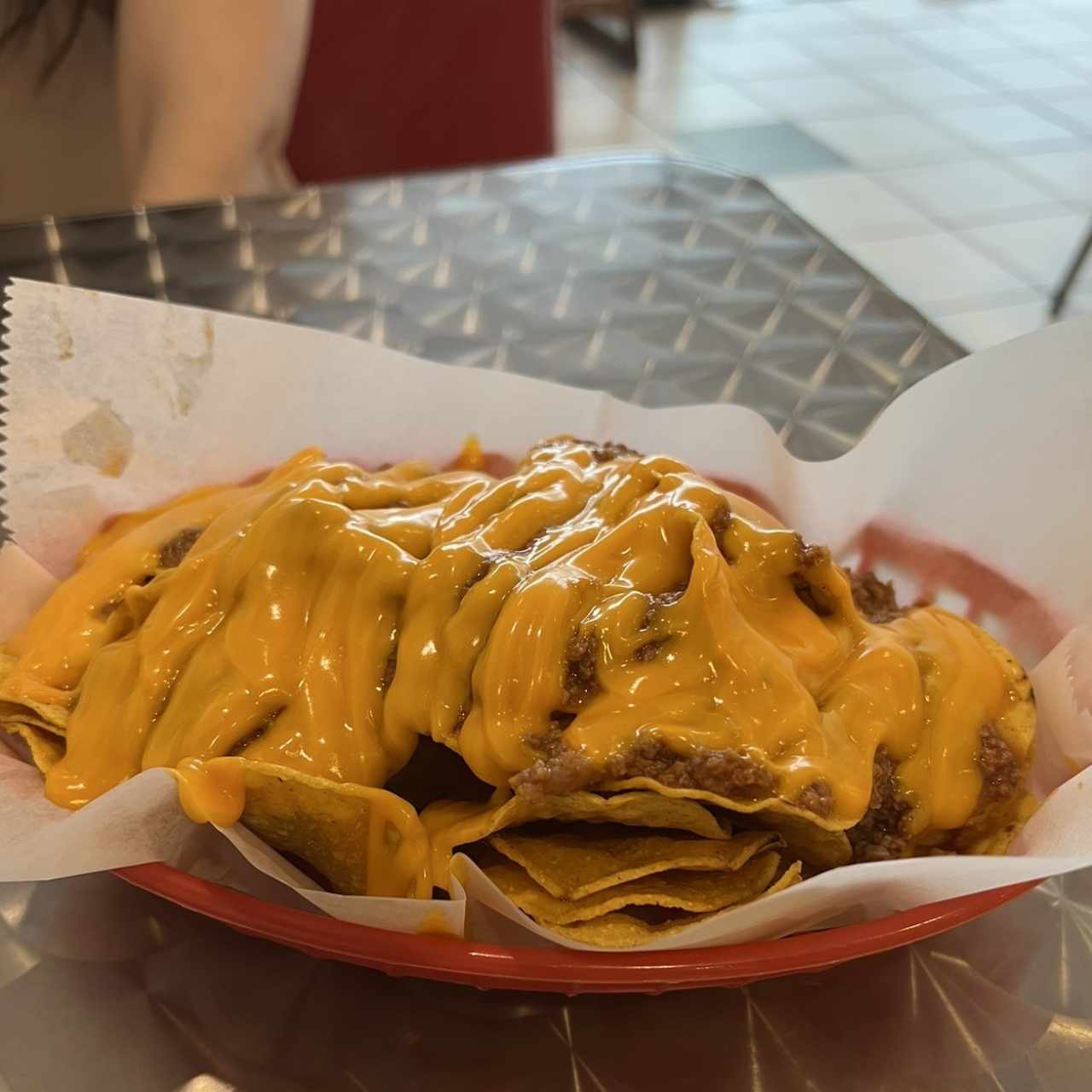 Nachos con carne y queso