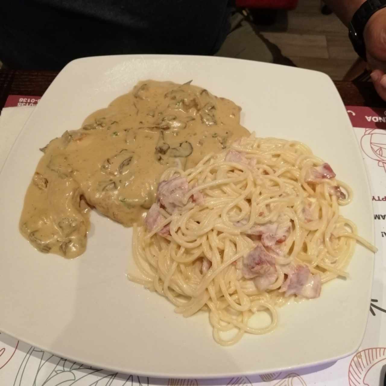 Pollo porcini con pasta a la carbonara