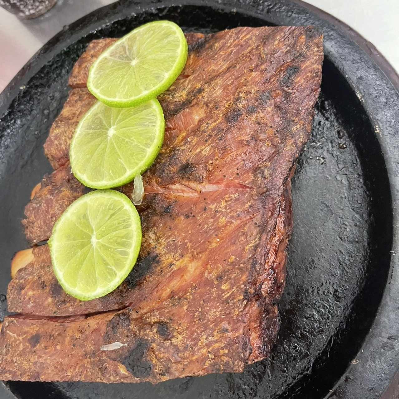 Costillas ahumadas al limón