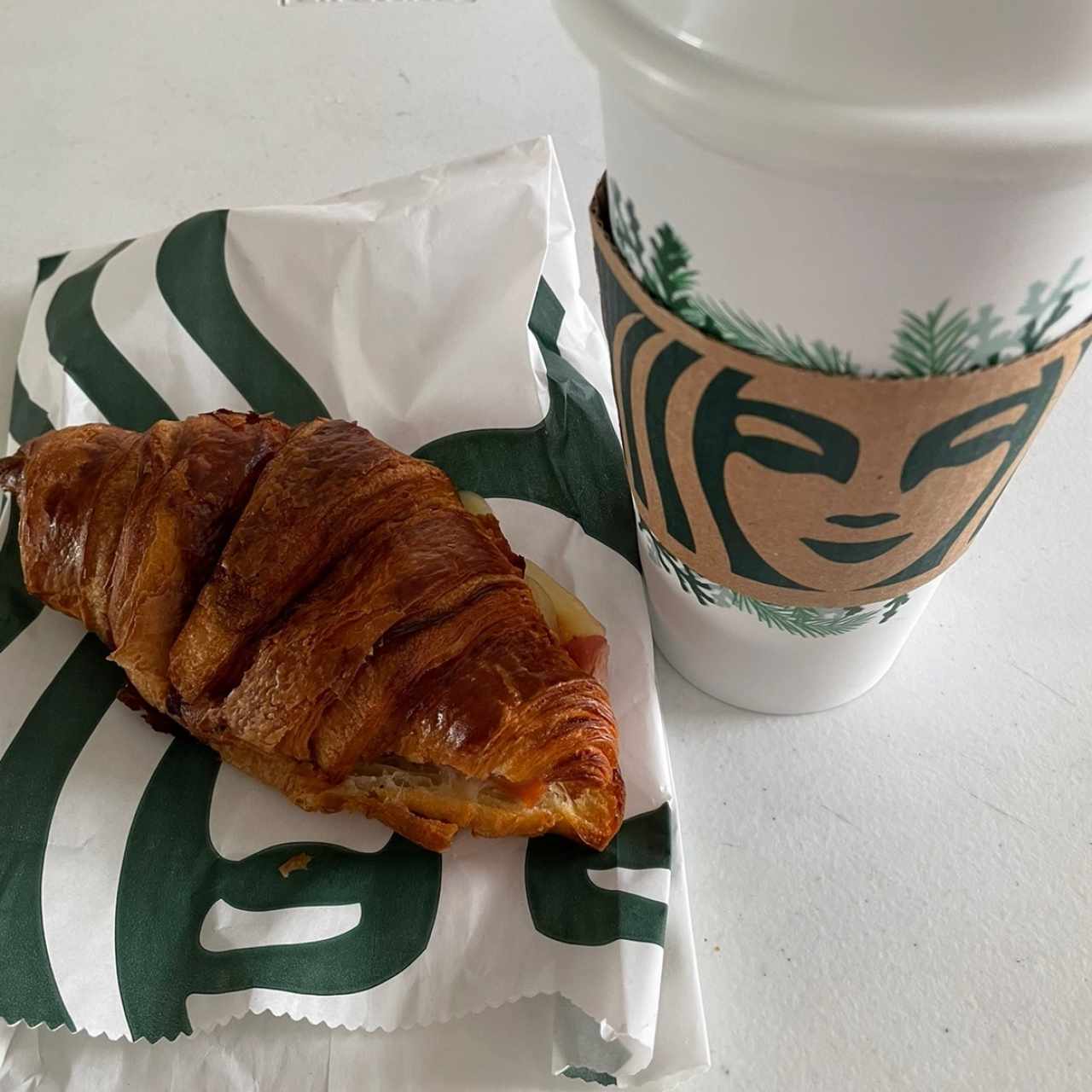 Duo Serrano Provolone Croissant