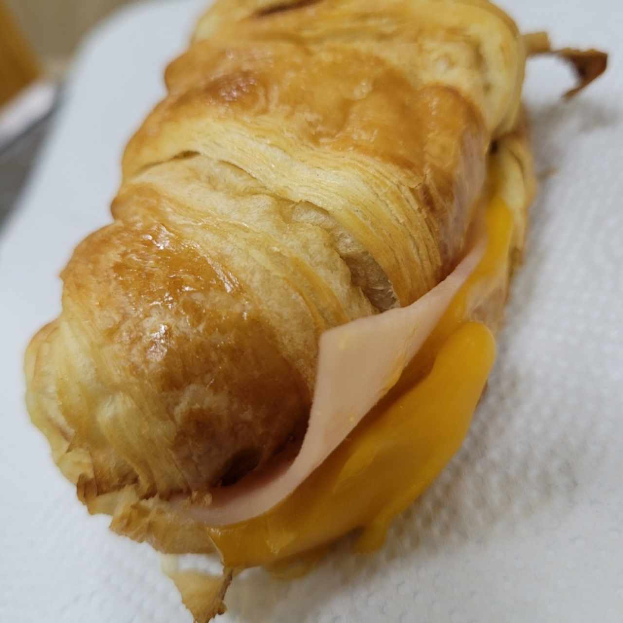 croissant jamon y queso