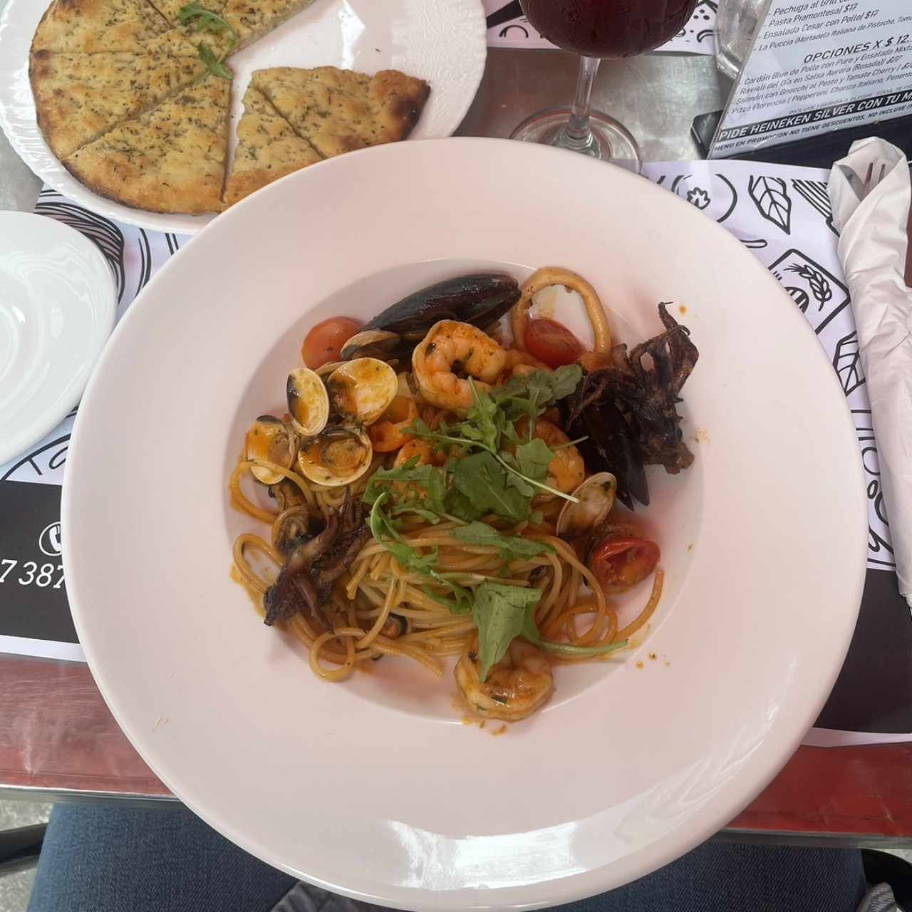 Pasta con mariscos mixto