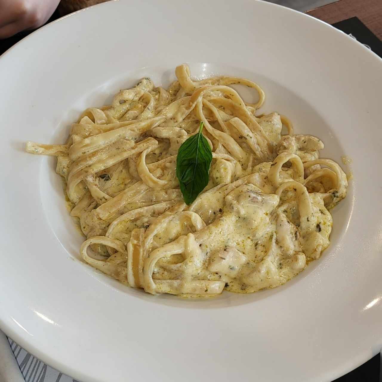 Linguinni en salsa alfredo con pollo