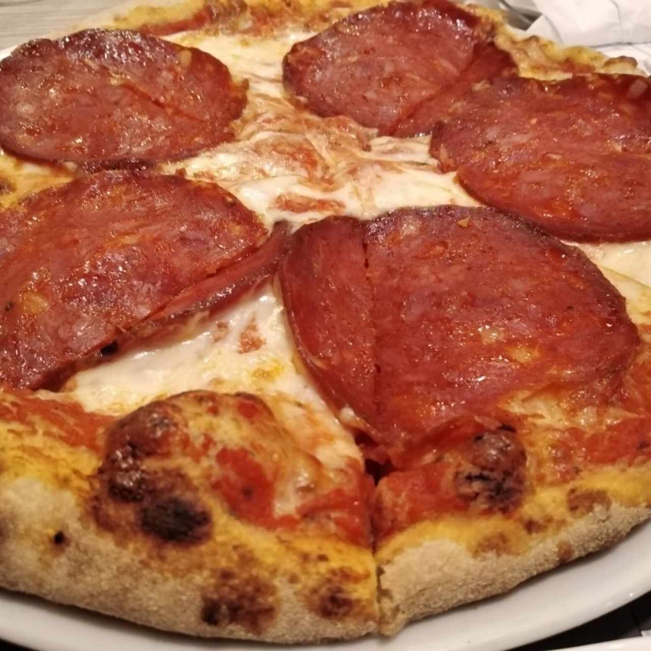 Pizza chorizo picante italiano