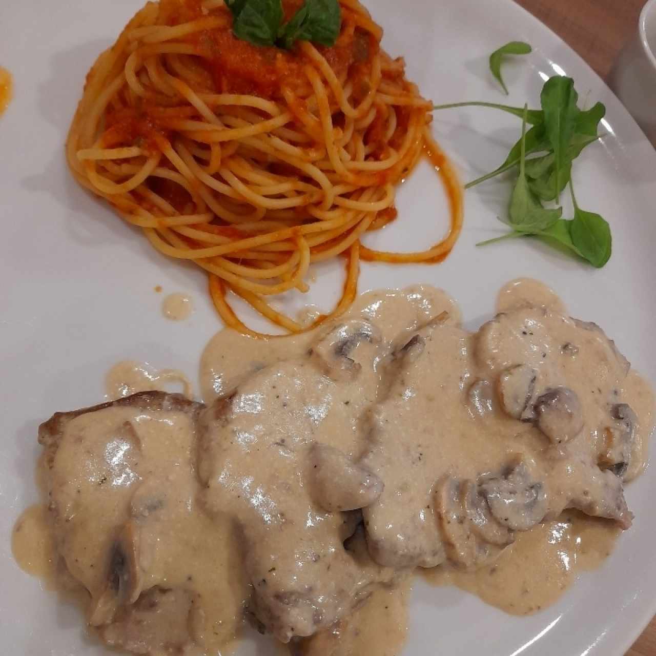 sscaloppini di manzo con pasta pomodoro