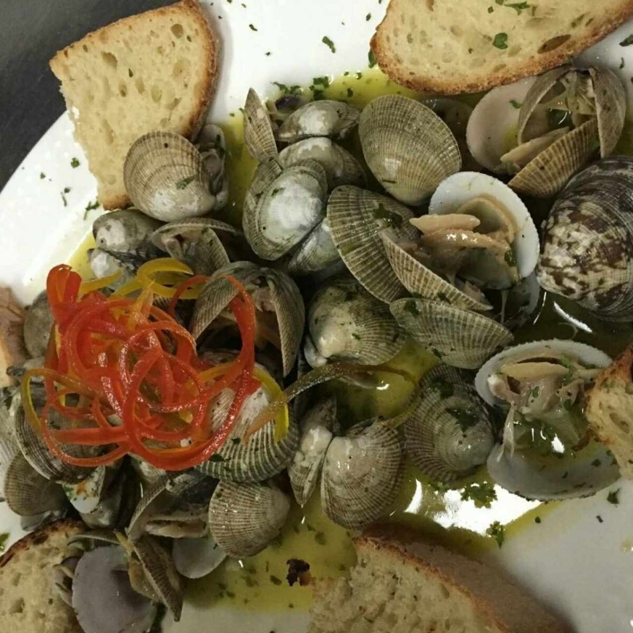 almejas al vino blanco