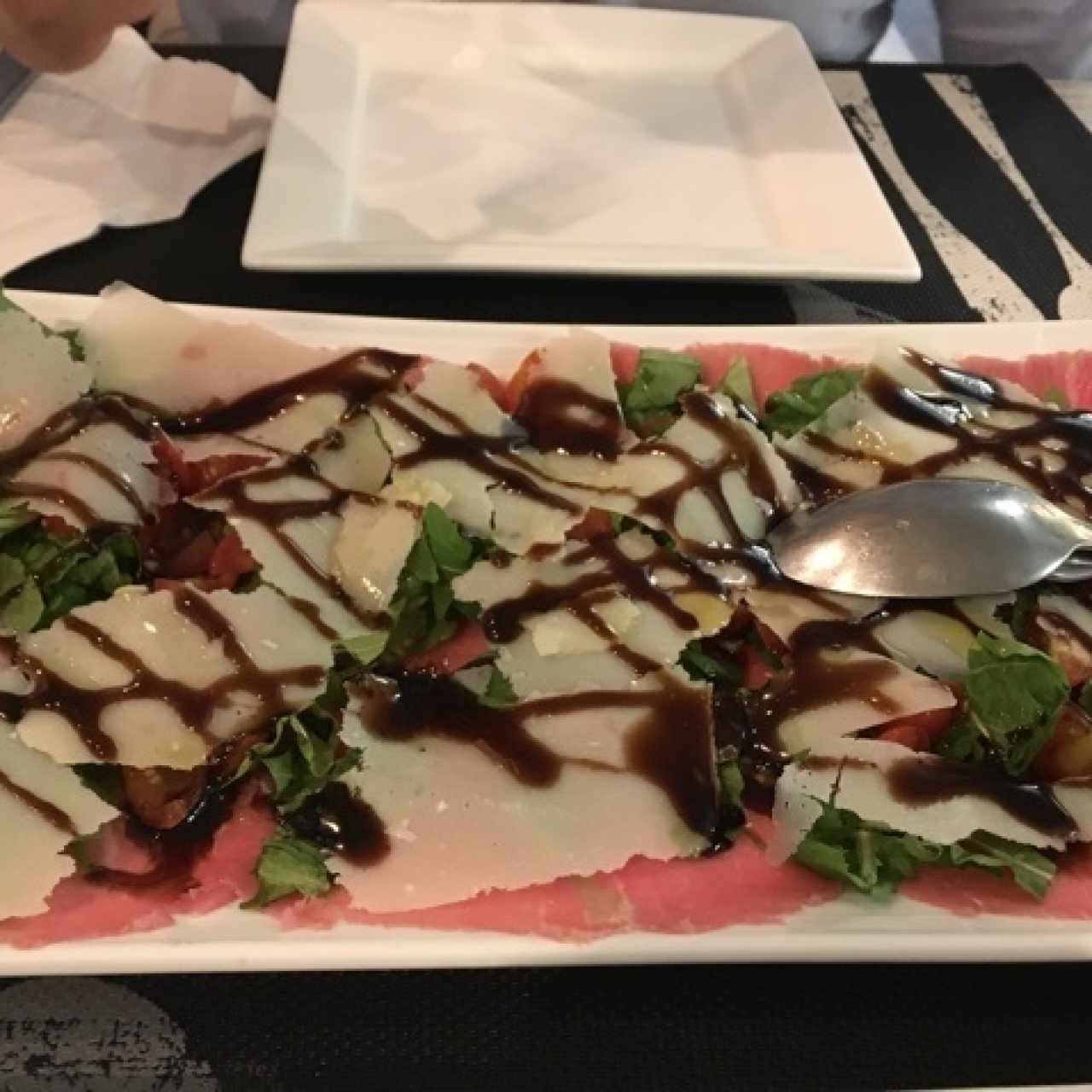 Carpaccio di manzo con rucola grana