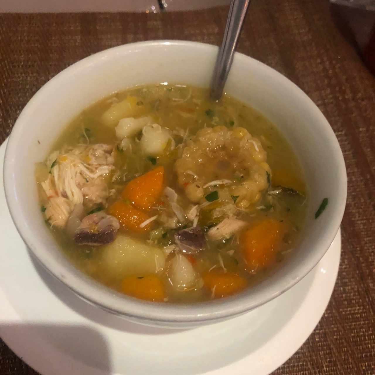 sopa de pollo