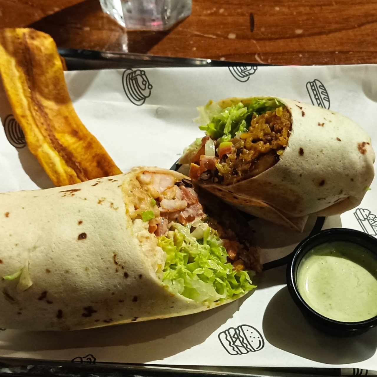 burrito de camarones/ shrimp burrito. 