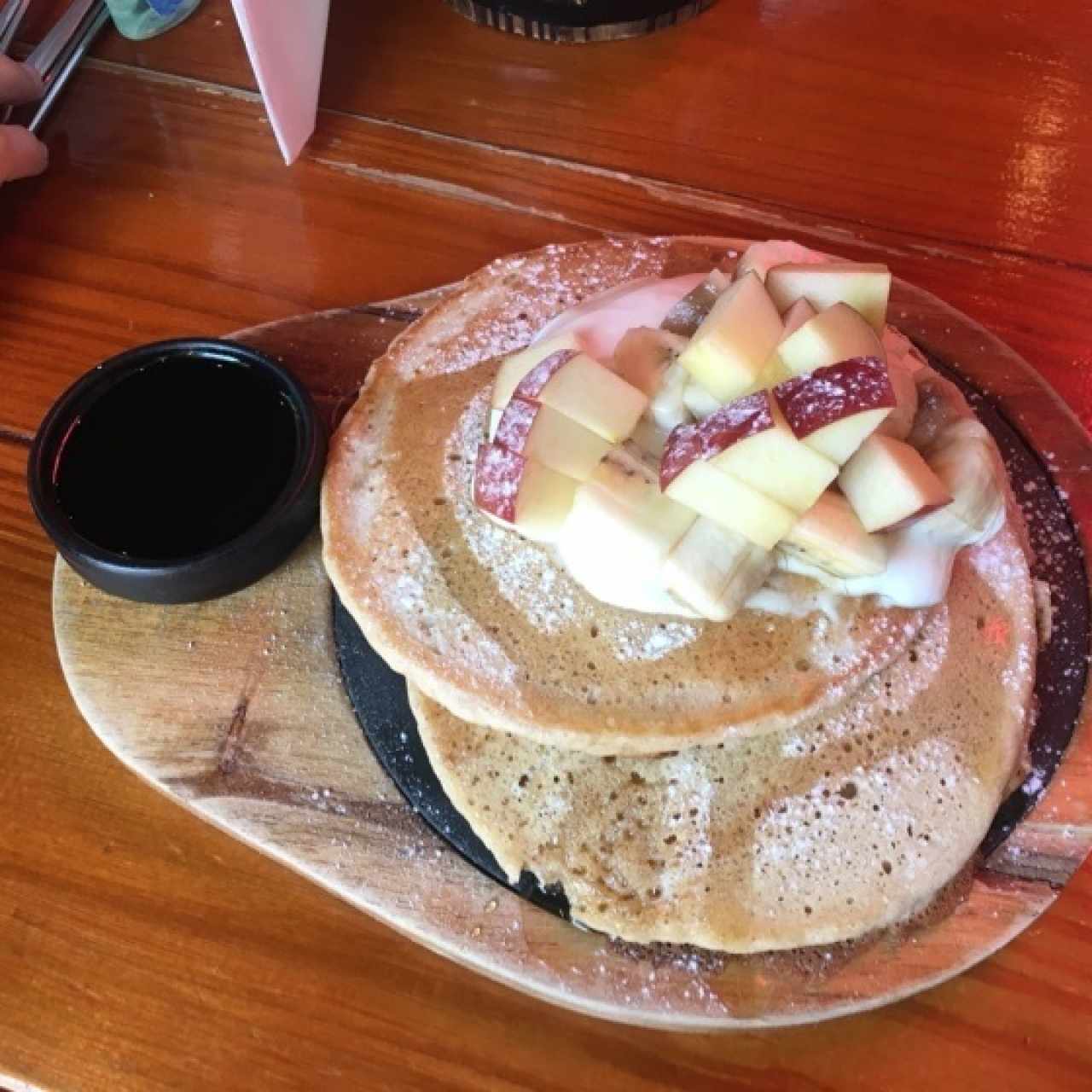 Pancakes con fruta y yogur