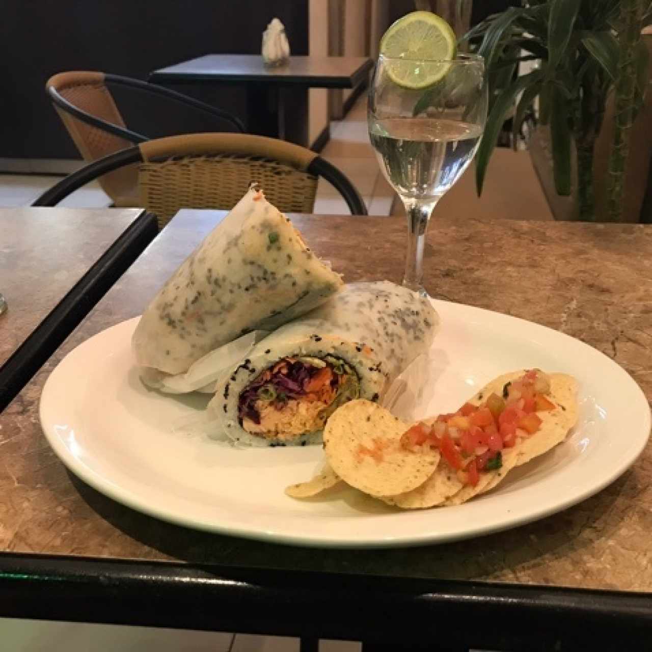 sushi burrito salmón