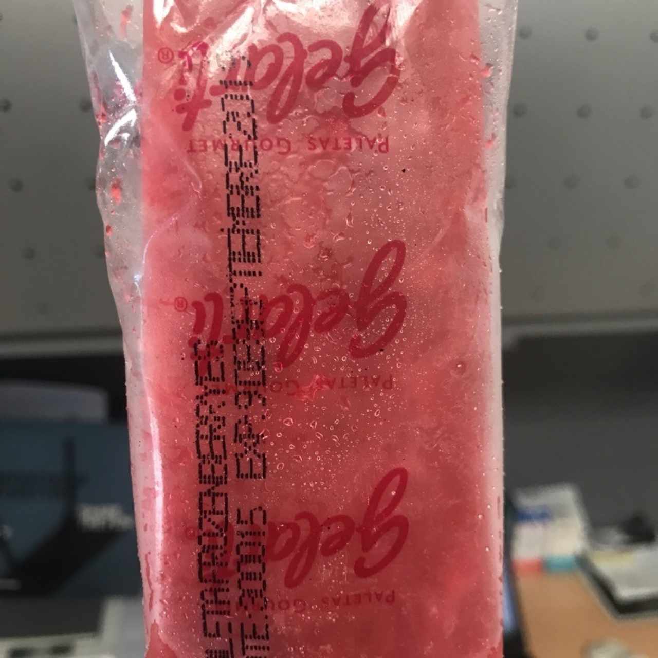 paleta de fresa rellena de leche condensada 