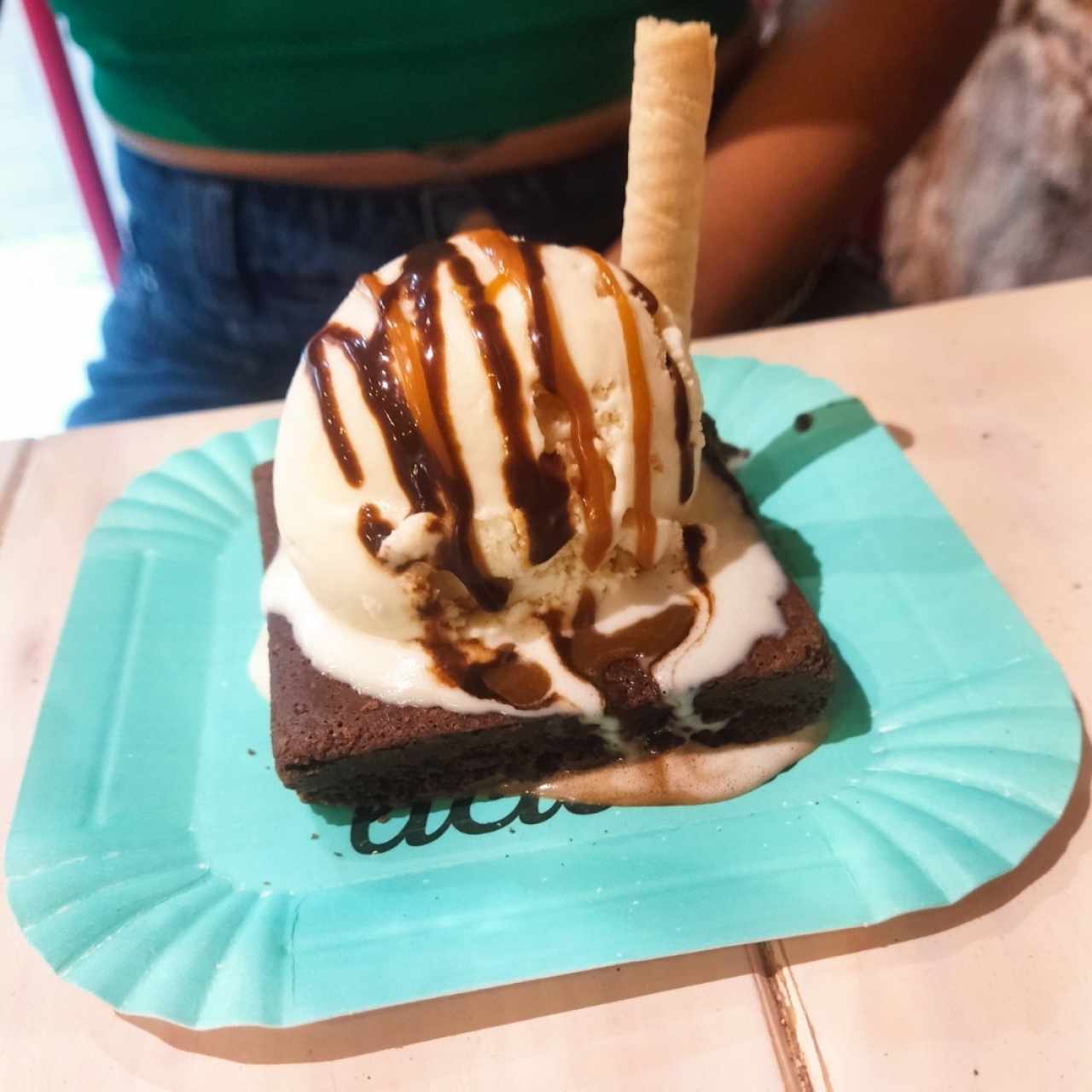 Brownie con helado