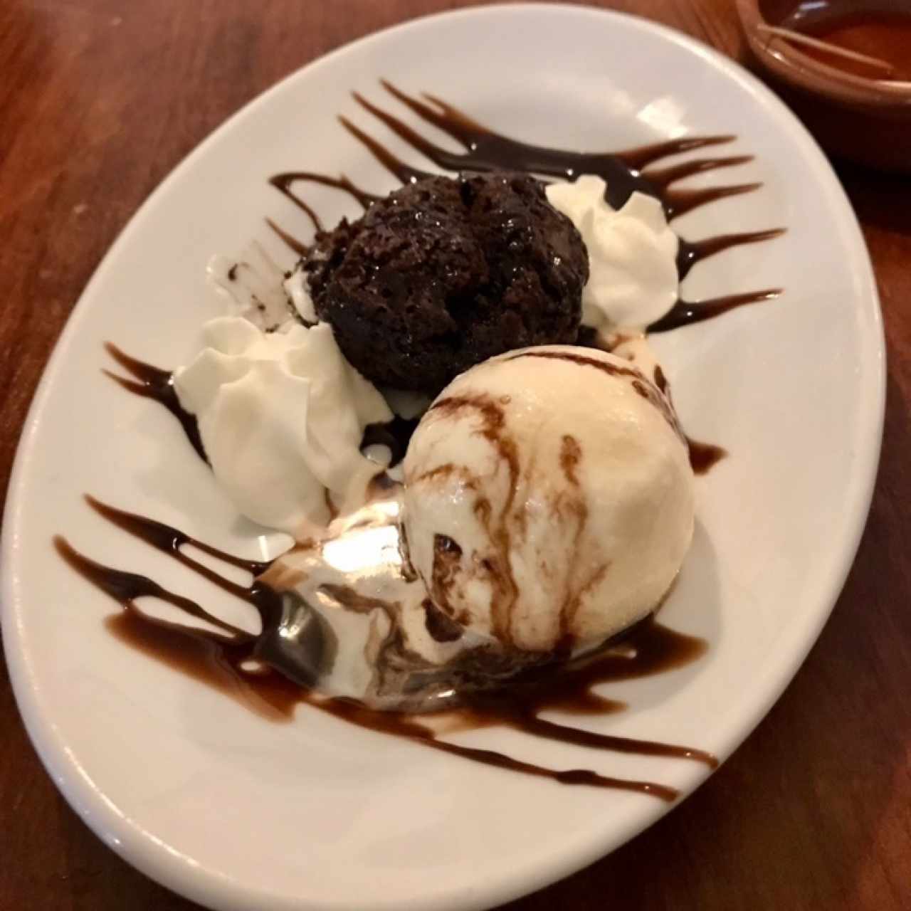 Brownie con helado 