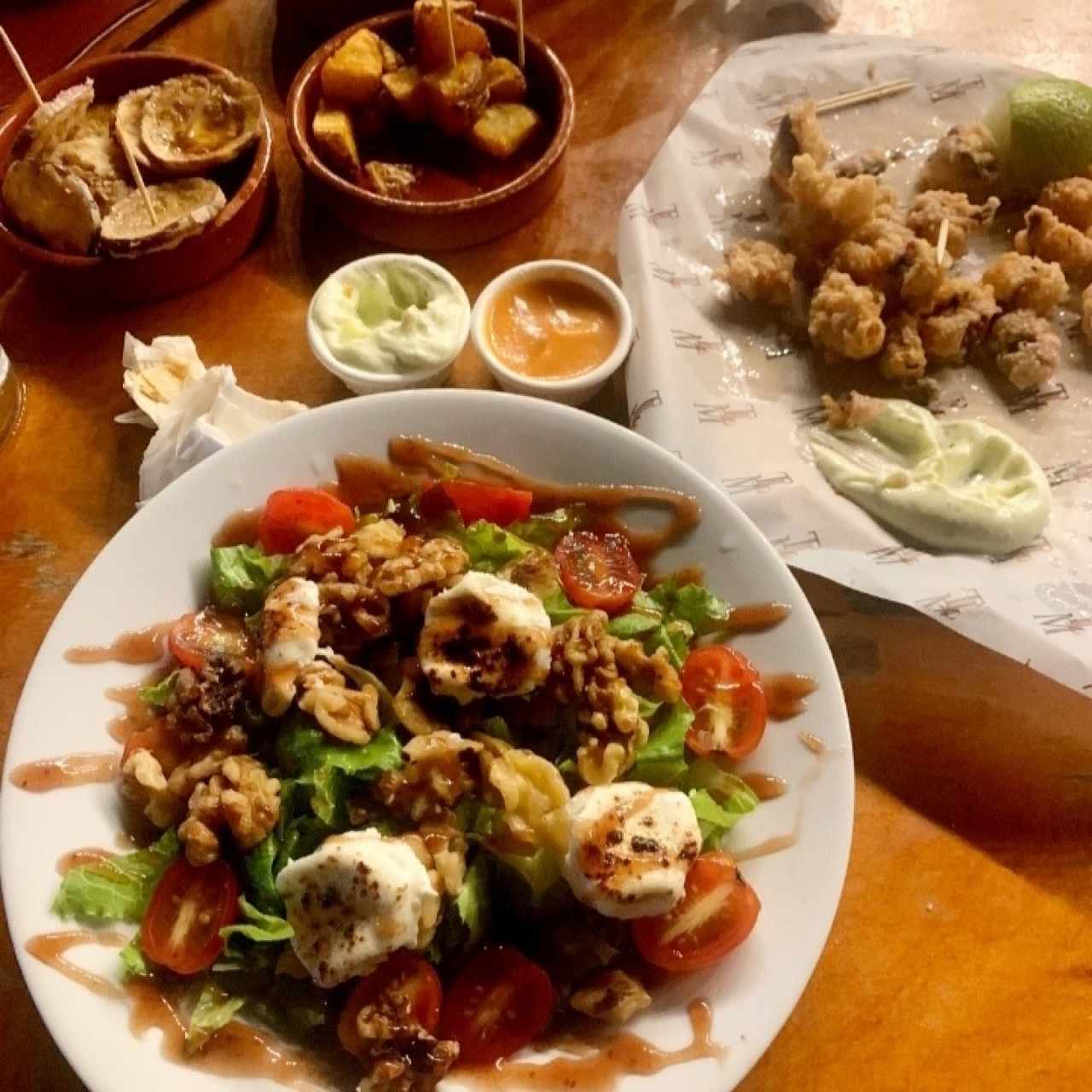 berenjenas fritas, papas brava, pulpo frito, ensalada 