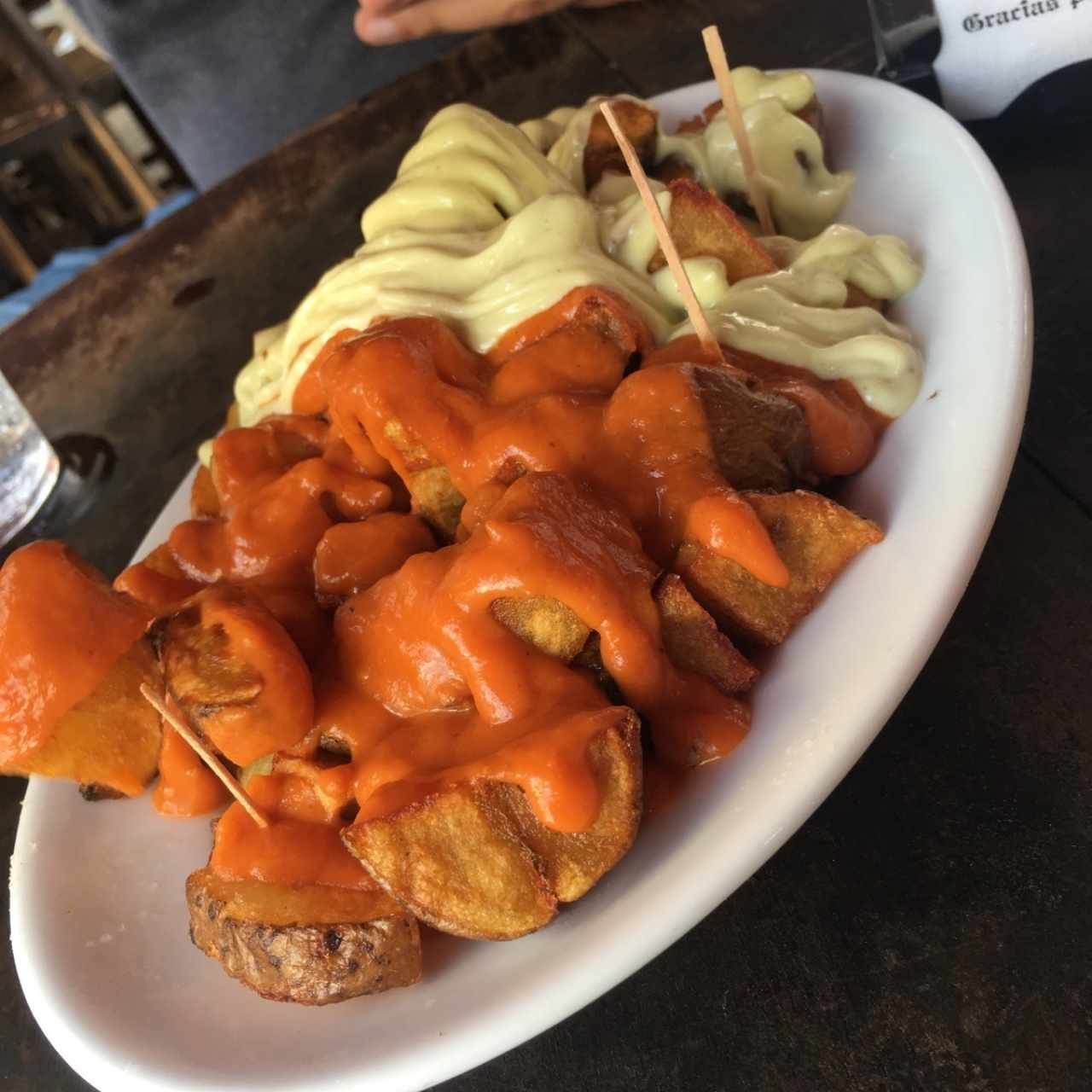 papas al alioli-bravas 