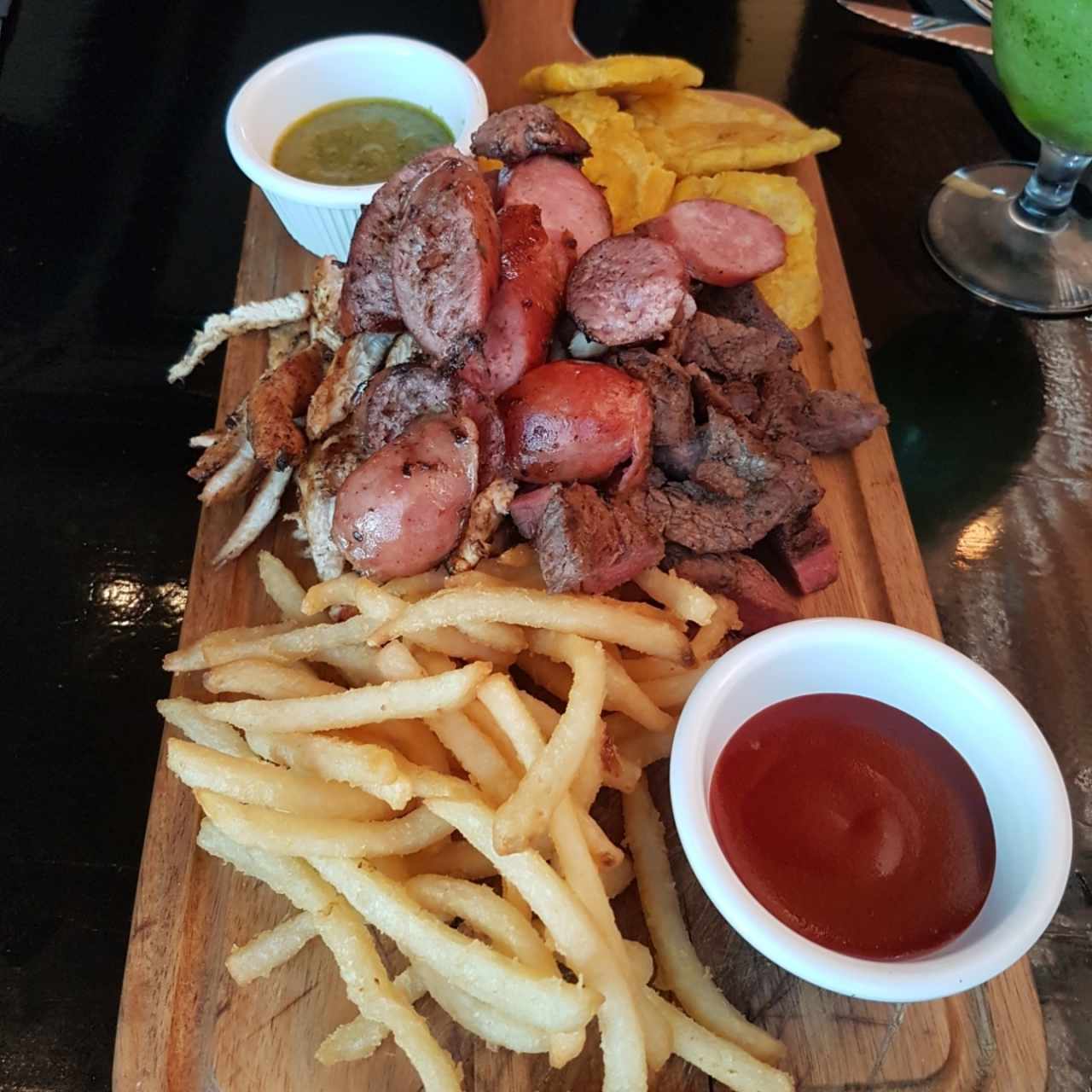 Parrillada con buena salsa 