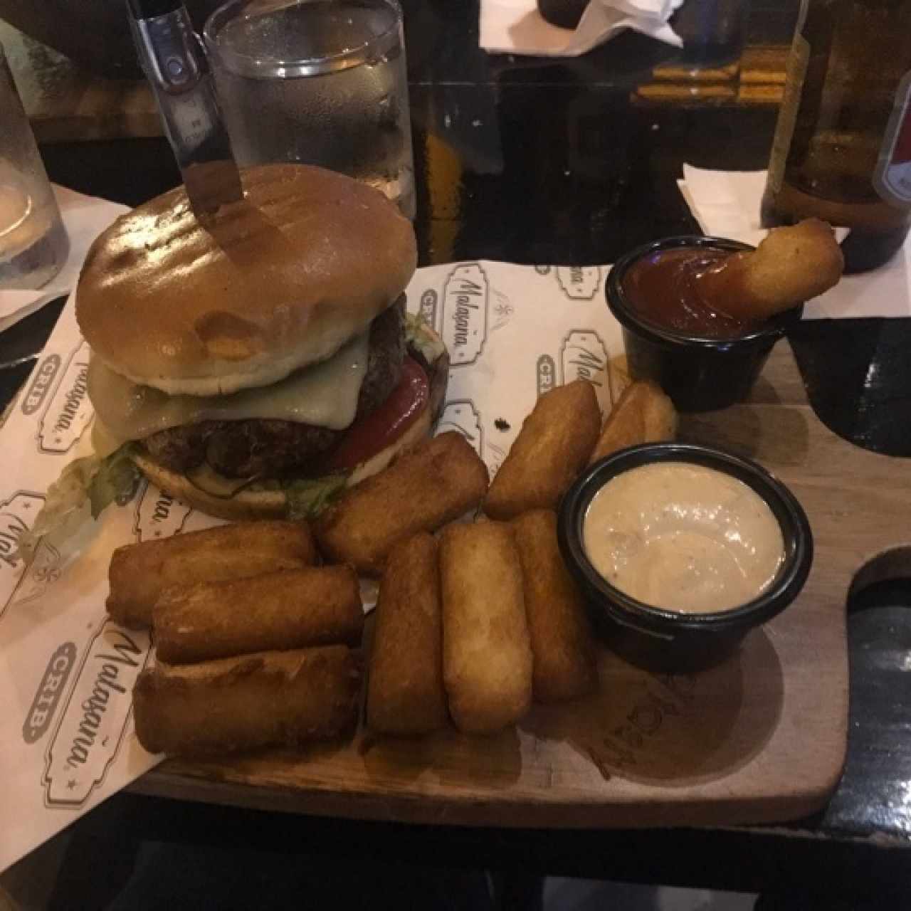 Platos Fuertes - Hamburguesa Malasaña (1/2L)