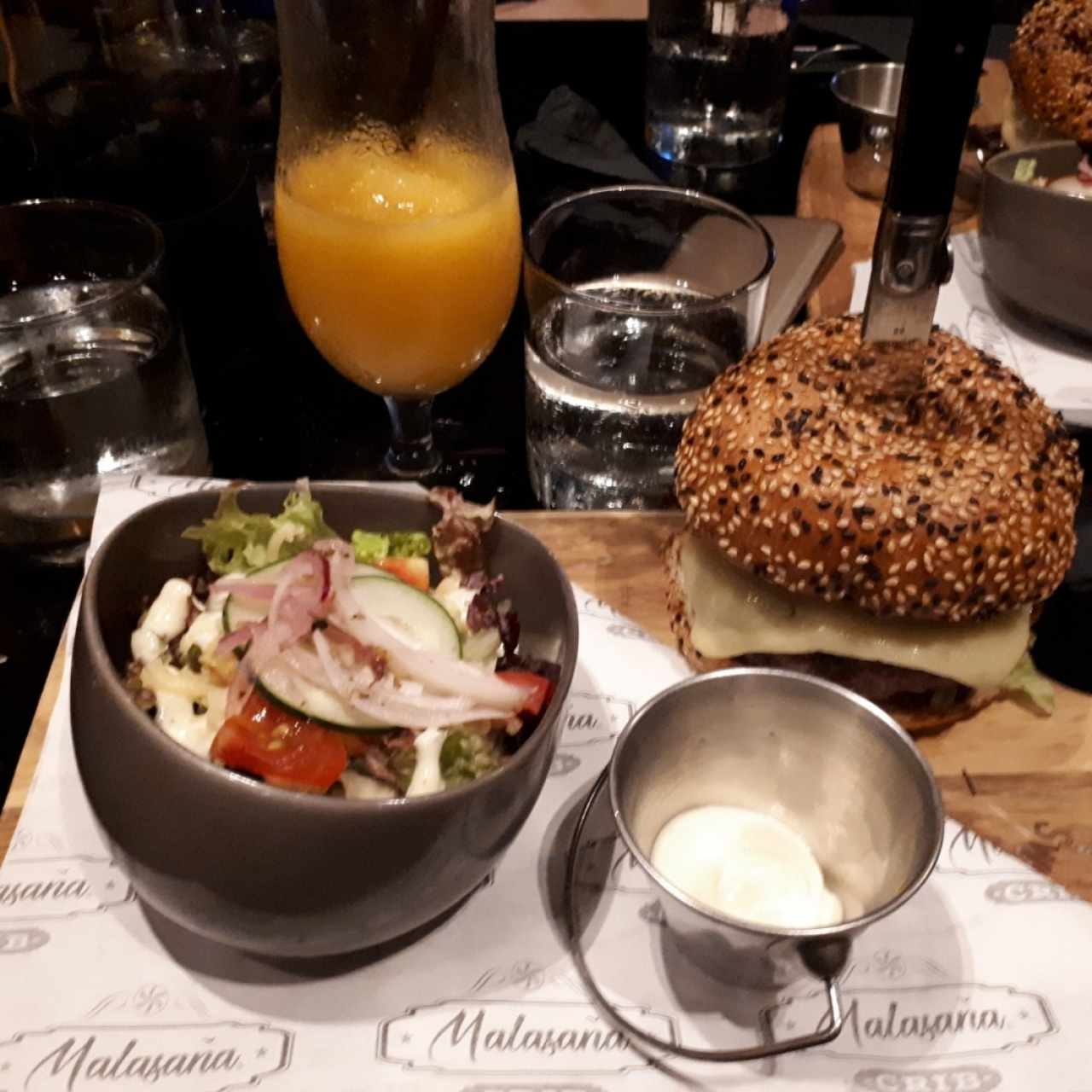 Platos Fuertes - Hamburguesa Malasaña (1/2L)