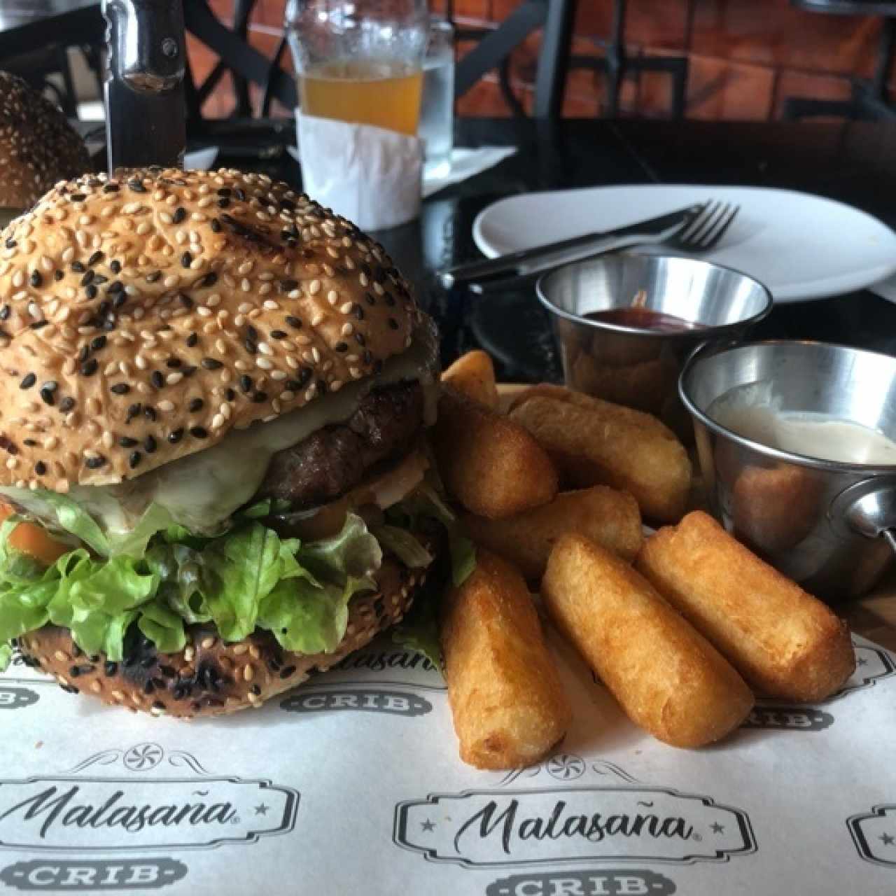 Platos Fuertes - Hamburguesa Malasaña (1/2L)