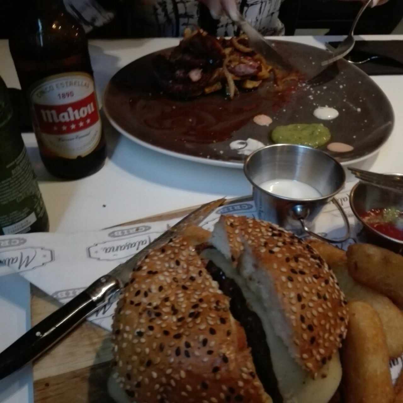 Platos Fuertes - Hamburguesa Malasaña (1/2L)