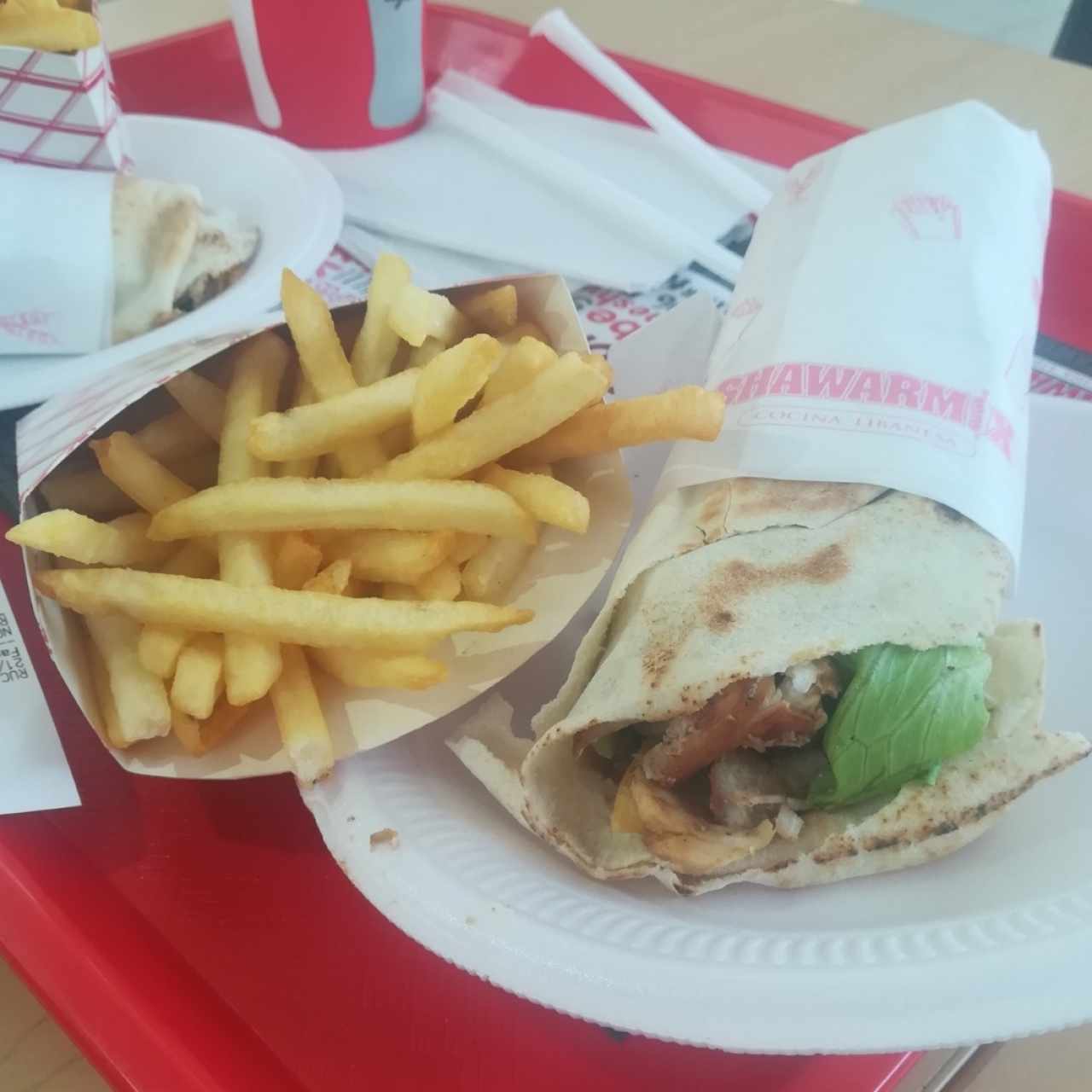 shawarma de pollo con salasa de ajo