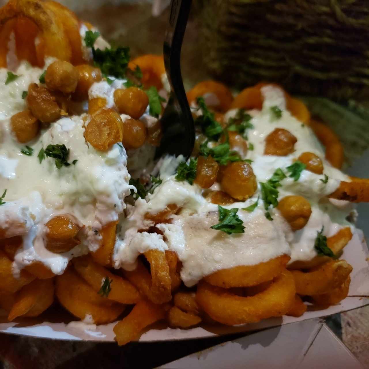 Papas Fritas con Feta y Tzatziki