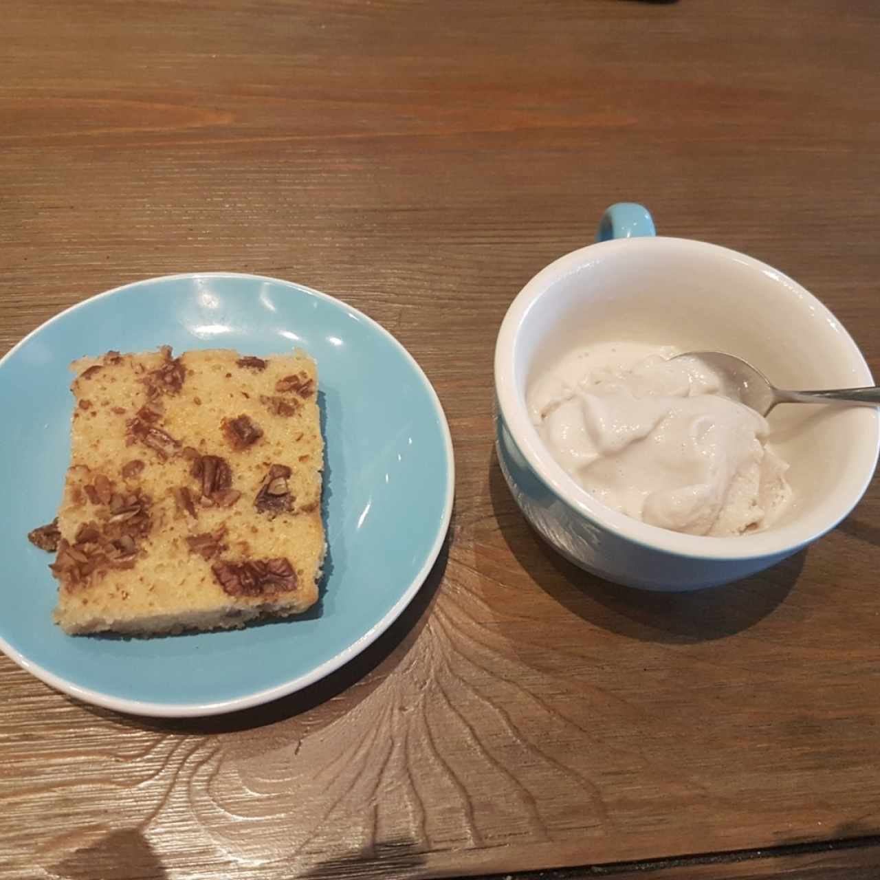 Rum Cake & Helado de Taro muy rico