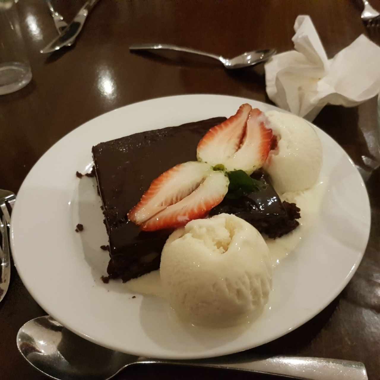 Brownie con helado