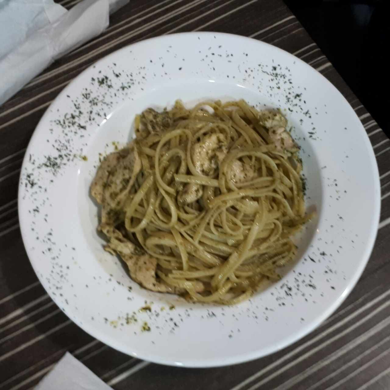 pesto con pollo.