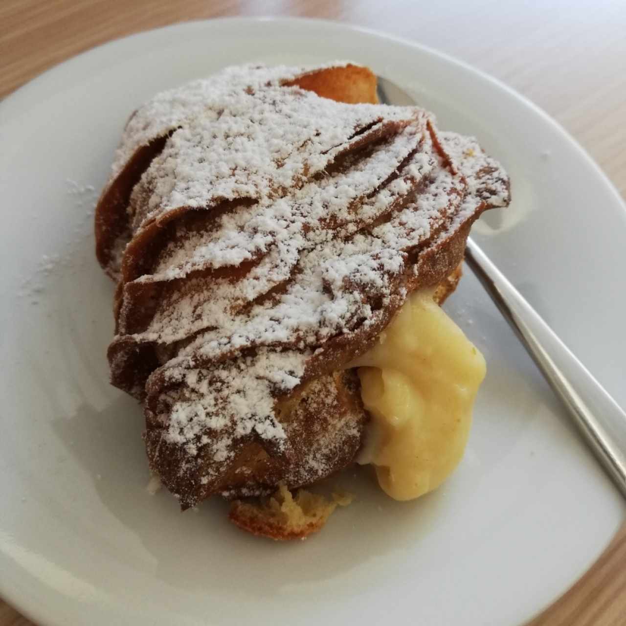 Cola de langosta rellena con crema pastelera 