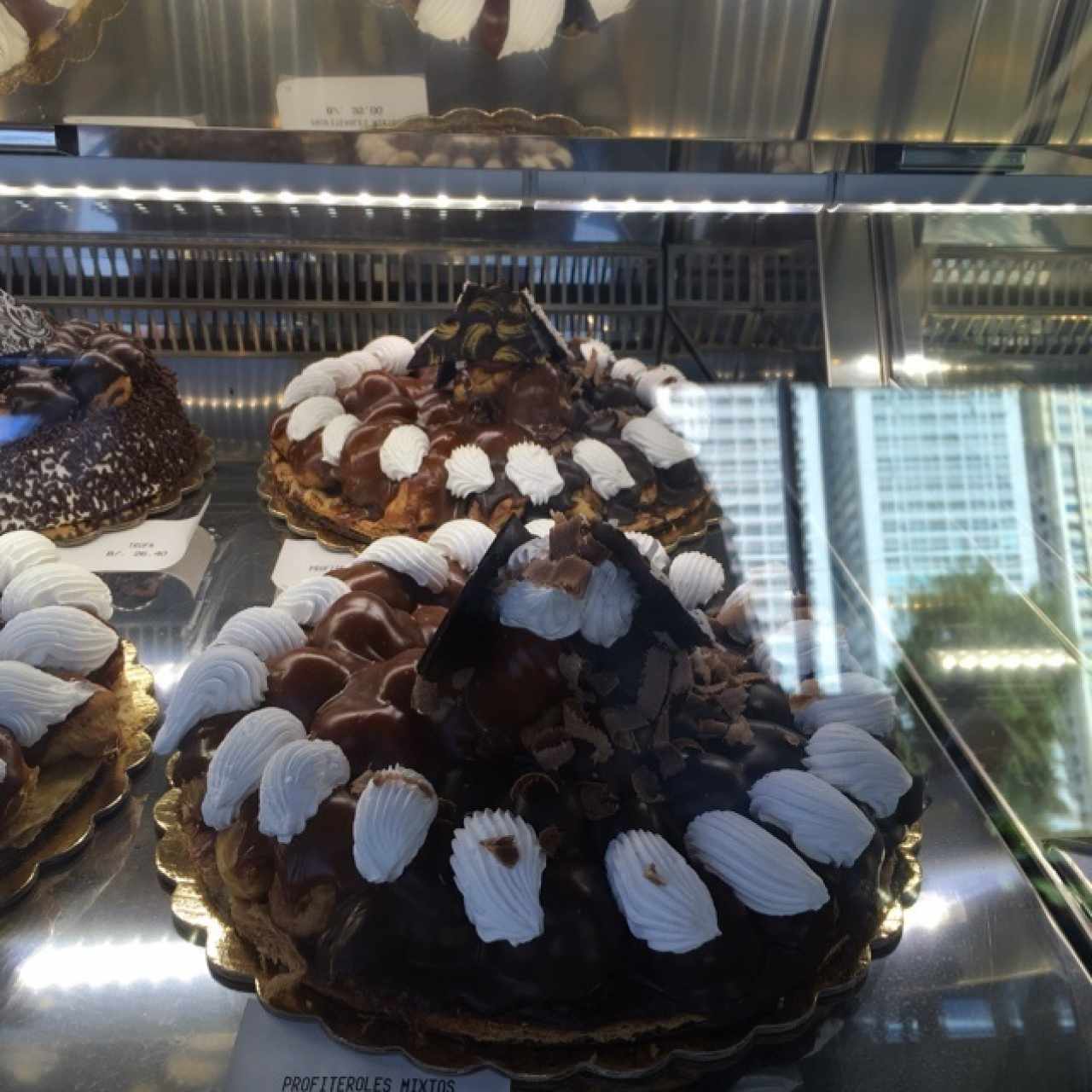 dulce de profiteroles