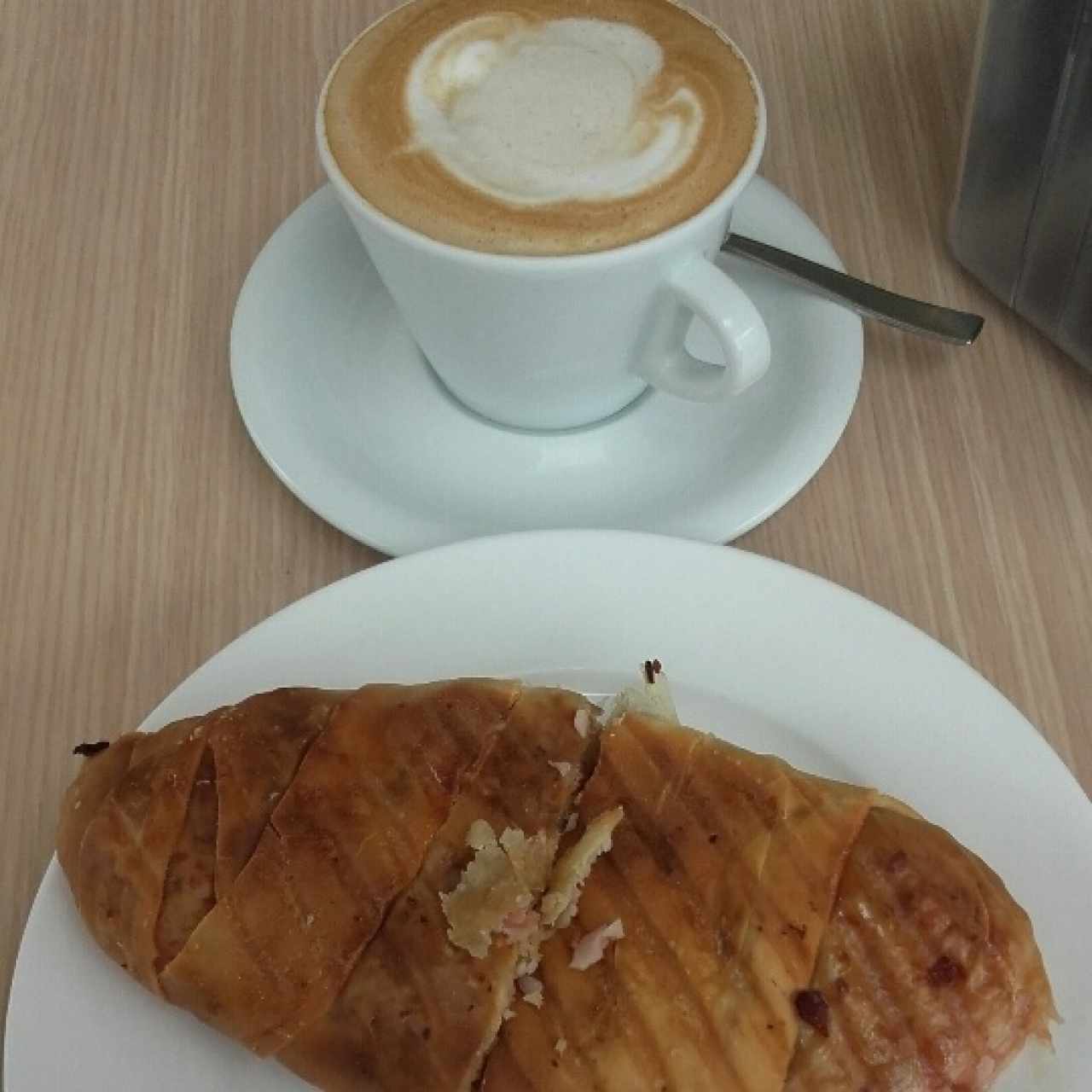 cachito y capuccino