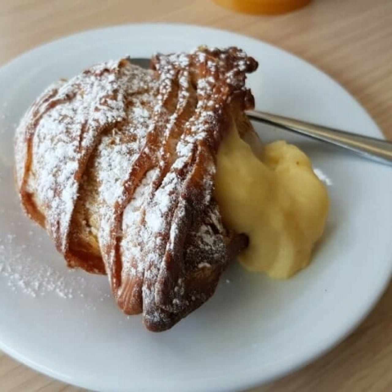 Cola de Langosta con crema pastelera