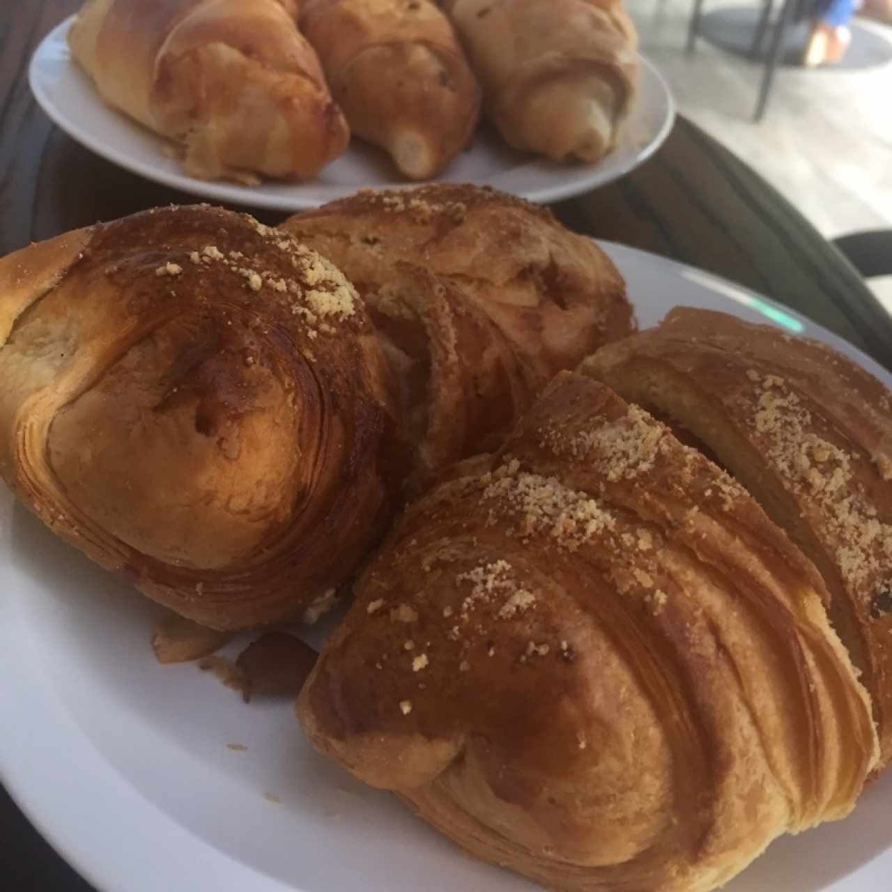 Croissant de jamon y queso crema