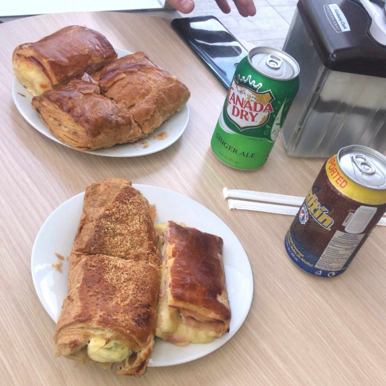 mini luch, pastelito de queso ricota y espinada y pastelito de jamon y queso💗