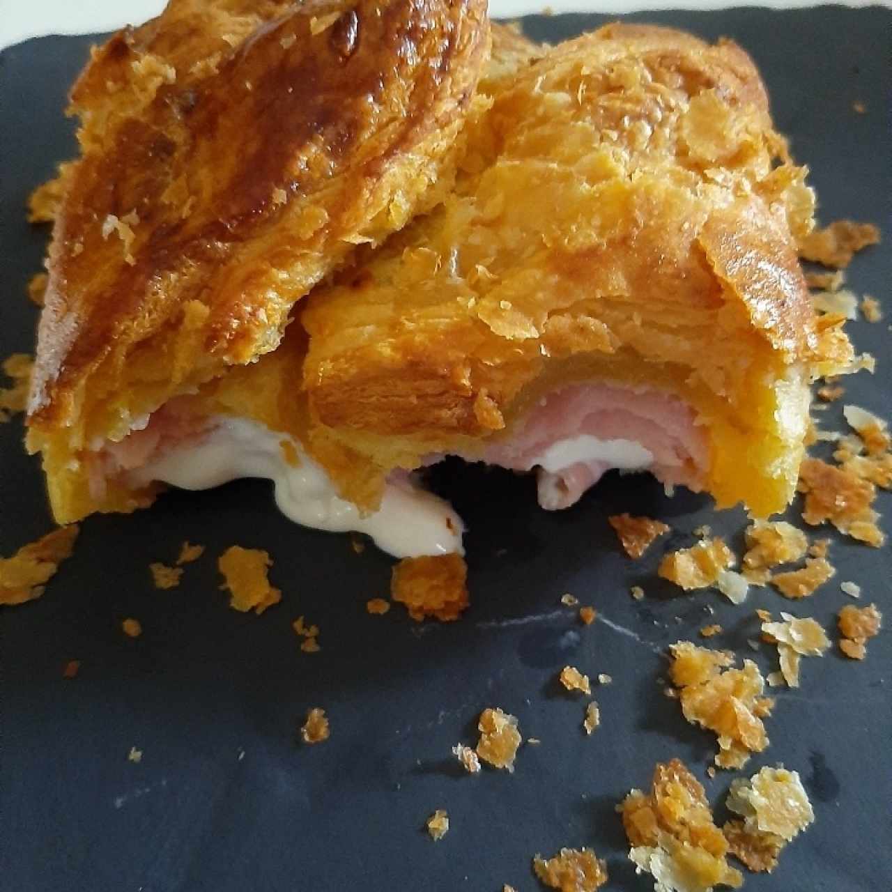 pastelito de jamón con queso crema